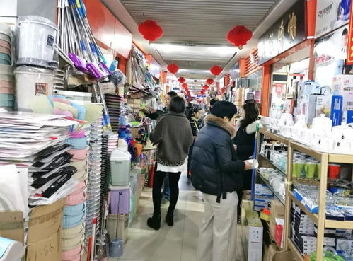 節(jié)前最后的瘋狂 濟(jì)南義烏小商品批發(fā)市場(chǎng)人氣爆棚，鞋帽批發(fā)成搶手貨